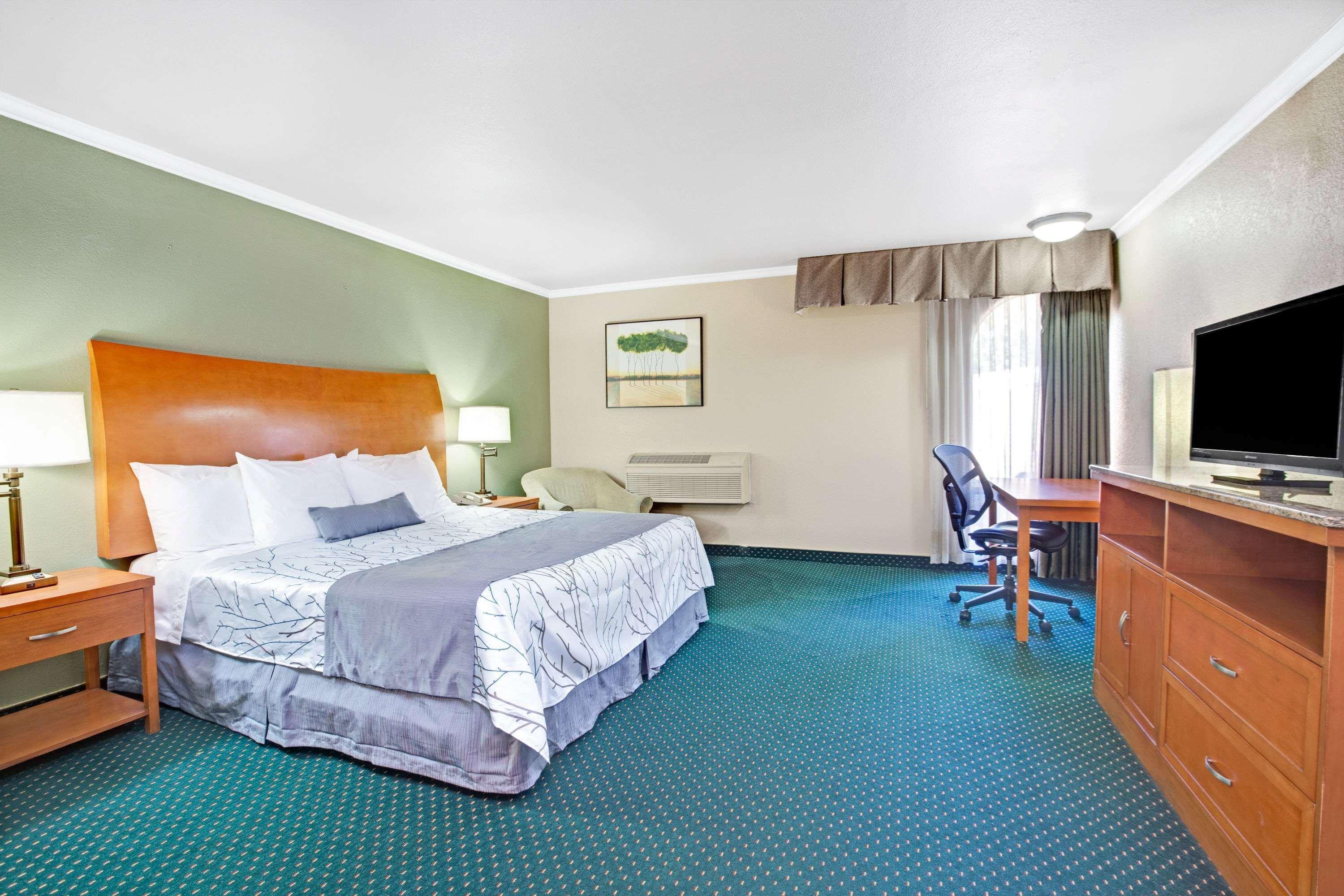 Days Inn By Wyndham San Jose Convention Center Exterior photo